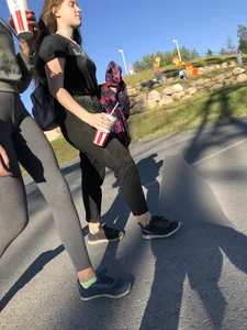 Skinny Girl in Grey Leggings Walking Past the Camera Candid Photos Gallery