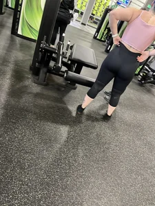 Gym PAWG Pt2 (nike pro leggings, juicy booty(oc))