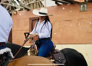 Latina cowgirls gitty up! Non OC