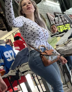 Latina hottie at flea market . Great ass nice tits wearing jeans. OC