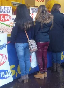 Girls in tight jeans and a milf street creepshots