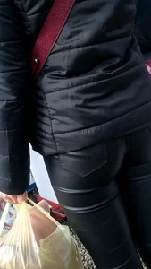 Candid Booty in Tight Leather Pants Street Winter Creepshot