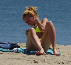 Sexy ass blonde milf on the beach in a thong with cameltoe and bending over