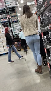 Hot girl at Costco in skin tight jeans with a great ass