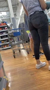 Tall Thick Latina Milf In Tight Black Jeans😋