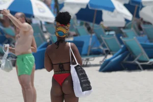 Candid Florida beach and bikini girls