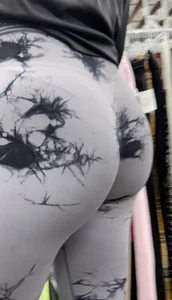 Pretty Latina has a sweet round ass that jiggle (gifs)