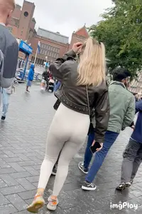Very thight high waist light-colored leggings
