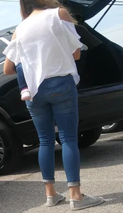 Chubby Candid Milf in Tight Blue Jeans Parking Lot Creepshots Gallery