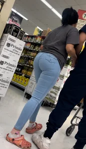 Juicy🍑 latina in tight jeans