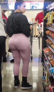 Dumpy 1 ( Pink leggings pretty face phat ass BBL)