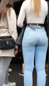 BEAUTIFUL BLONDE WITH JEANS (NOT OC)