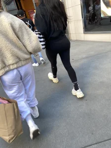Fat ass can’t fit in those alo leggings