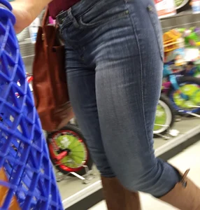 Walmart milf shopping in tight jeans looking hot