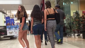Sexy teen whooty in short shorts
