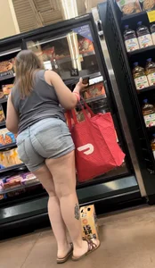 Mom is a pawg