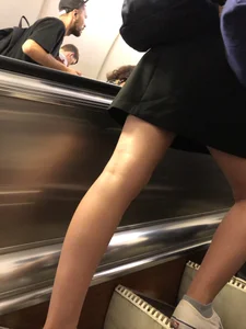 Girl Spreading Her Hot Skinny Legs on the Subway Escalator Creepshot
