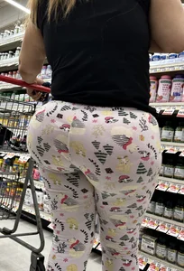 BBL squatting and bending in grocery store‼️