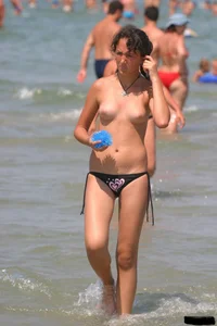 Sexy candid topless and nude beach girls