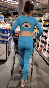 Awesome fit girl in blue yoga pants and a top creepshot at the grocery store