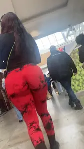 Massive PAWG ass in red leggings