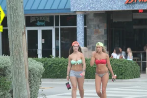 Even more hot and sexy bikini babes in Florida