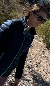Tight Jiggly Blondie in Leggings