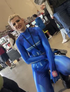 REALLY TIGHT blonde babe in samus cosplay!