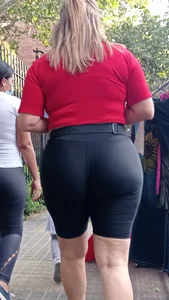 Booty Milf in Shiny Black Spandex