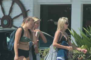 Huge collection of sexy girls out in bikinis in Florida
