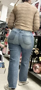 Latina baddie nice phattie in jeans‼️