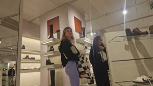 Sexy blonde in leggings