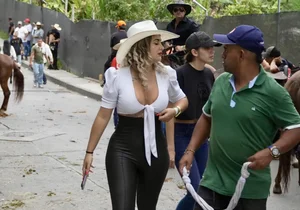 Latina cowgirls gitty up! Non OC