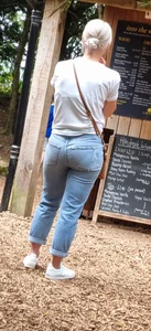 Nice milf ass in jeans