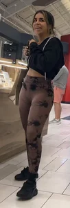 Fit Latina shopping (oc)
