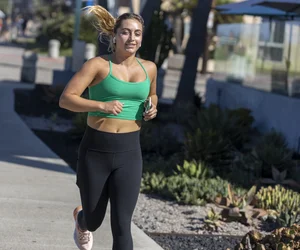 Amazingly hot candid sweaty girls jogging creepshots