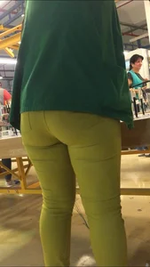 PAWG Milf with yellow jeans!!!