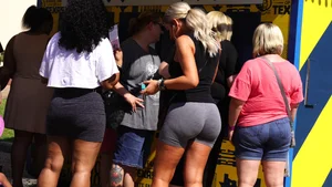 Big booty blonde babe in tight grey spandex shorts with vtl