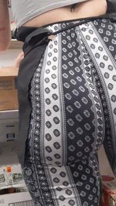 Absolute Perfect Jiggly Apple EATING Her Pattern Leggings!