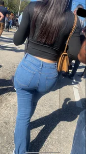 Sexy Latina in tight jeans w| bubble