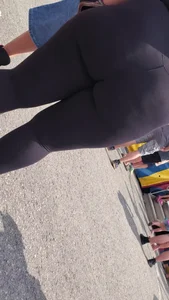Massive ass girl in leggings
