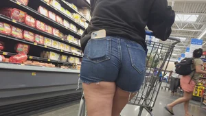 Thirst Trapping Lil Latina MILF in cutoff shorts