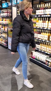 Girl in jeans supermarket creepshot