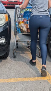 Tight beautiful ass and legs in blue legging. OC