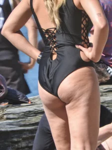 Swimsuit blondie with nice ass playing with a ball at the beach [090]