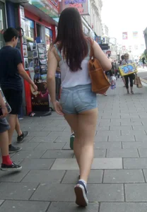 Various sexy teens in little shorts