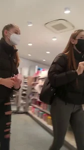 2 skinny teens in skintight jeans