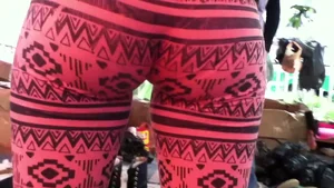 Skinny tight ass and gap in pink patterned leggings