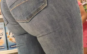 Sexyass cute latina mommy eating her jeans