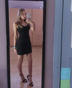 Hot non-candid girl's mirror selfies - skinny and wearing glasses